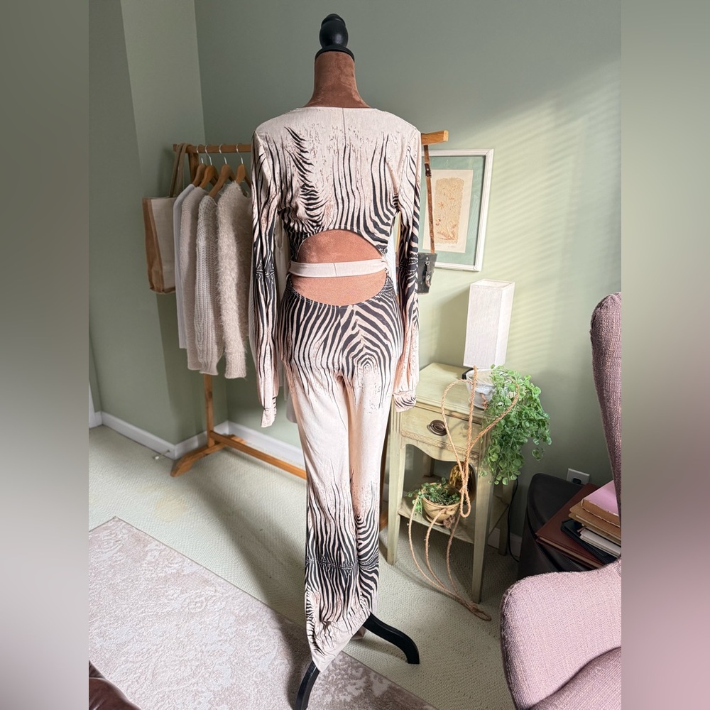 Elegant Black and Cream Jumpsuit - Picture 8 of 13
